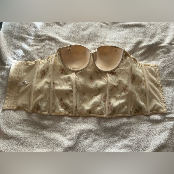 Floral Embroidered Bustier - Picture 5 of 6